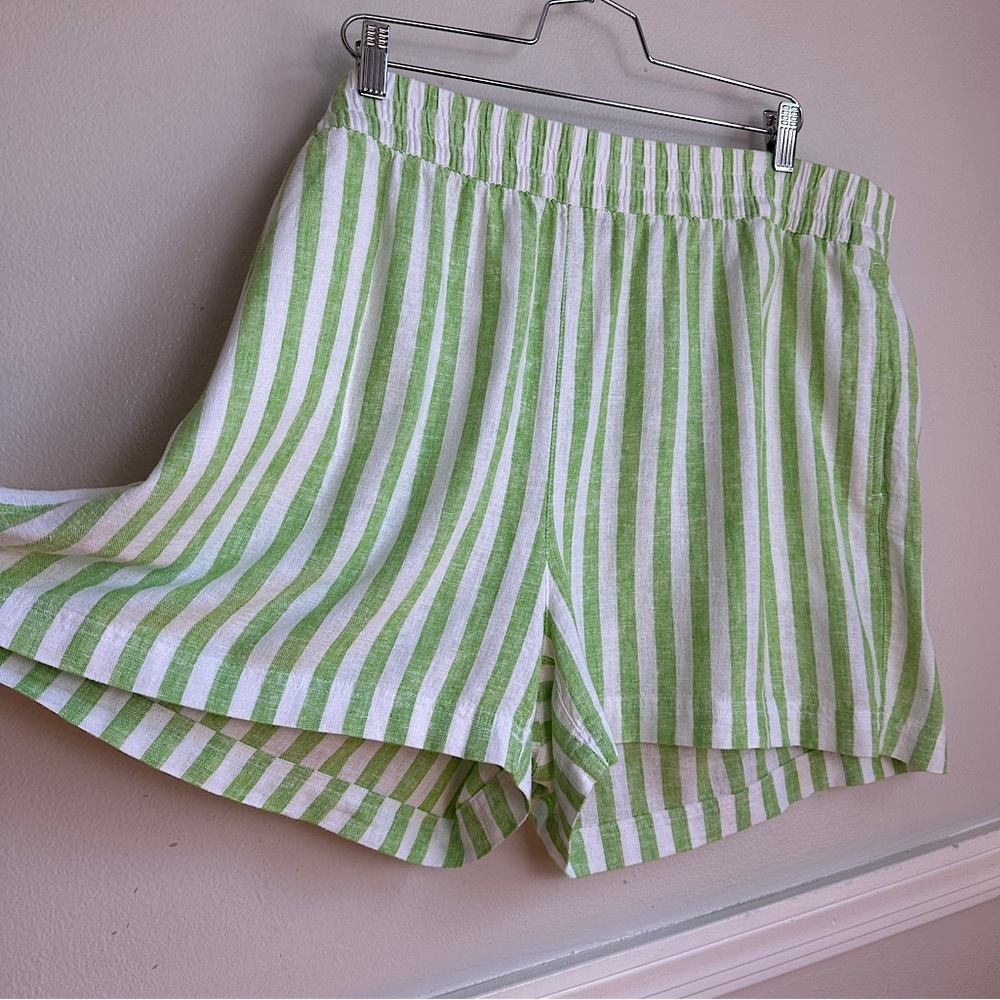 Old Navy Light Green and White Striped Women's Shorts - Picture 7 of 13
